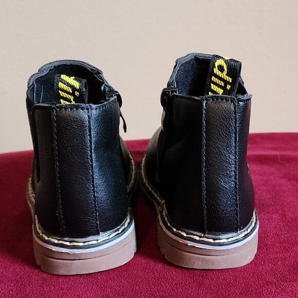 Chelsea Leather Boots Side Zip Flat with Elastic Side Tabs Sizing EU 22 US 6 - Picture 4 of 9